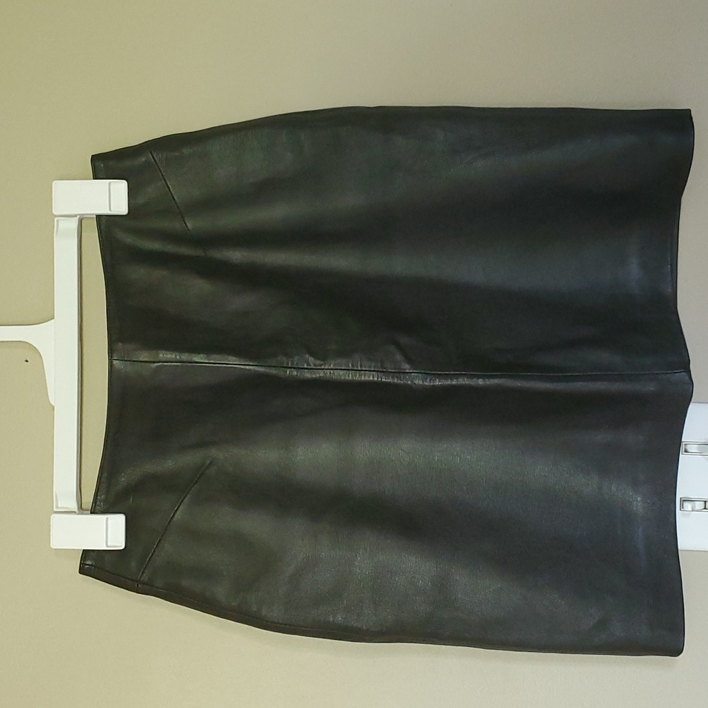 Black leather skirt. Wilson's leather Size 6